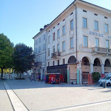 Palazzo Clerici Leilighet Luino Eksteriør bilde