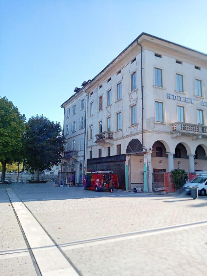 Palazzo Clerici Leilighet Luino Eksteriør bilde